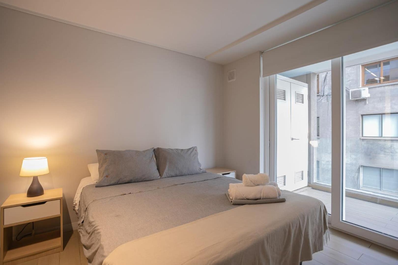 2b2b Steps Away From Costanera Center Apartment